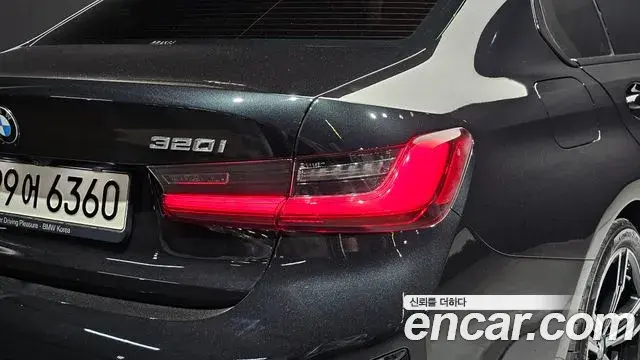 BMW 3 Series 2023 — ფოტო 27/34