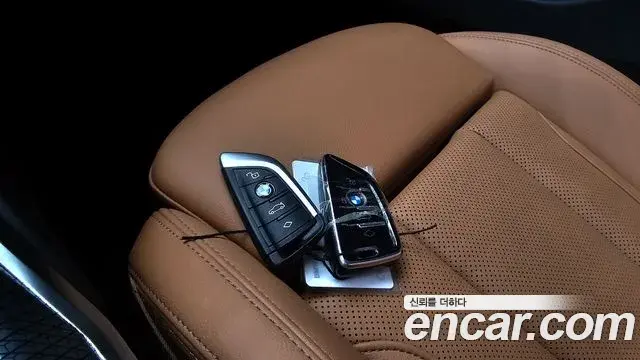 BMW 3 Series 2023 — ფოტო 16/34