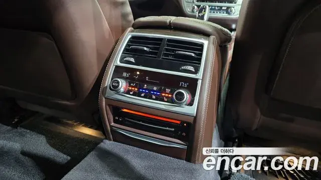 BMW 7 Series 2019 — Фото 15/20