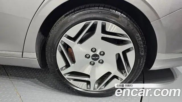 Genesis G90 2023 — Photo 9/33