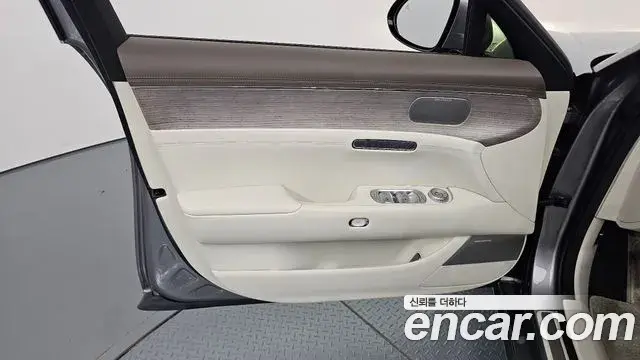 Genesis G90 2023 — Photo 26/33