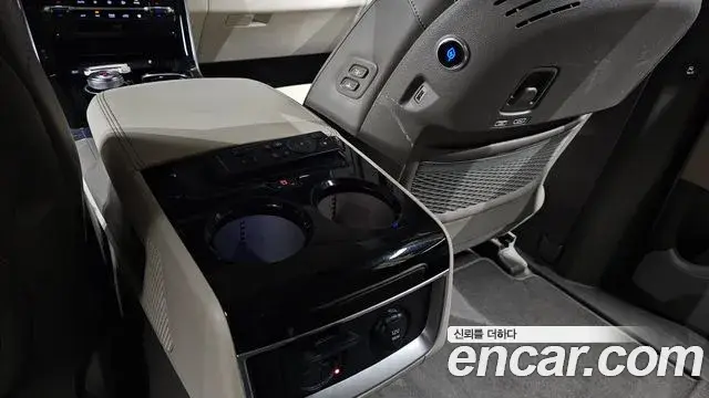 Kia Carnival 2021 — Фото 16/20