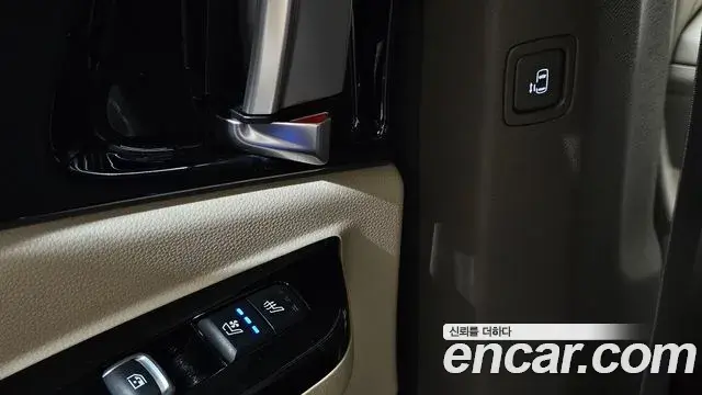 Kia Carnival 2021 — Фото 19/20