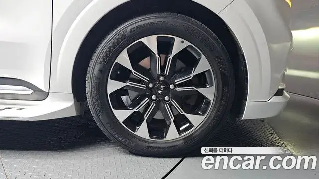 Kia Carnival 2021 — ფოტო 16/30
