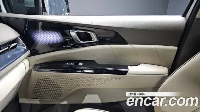 Kia Carnival 2021 — ფოტო 23/30