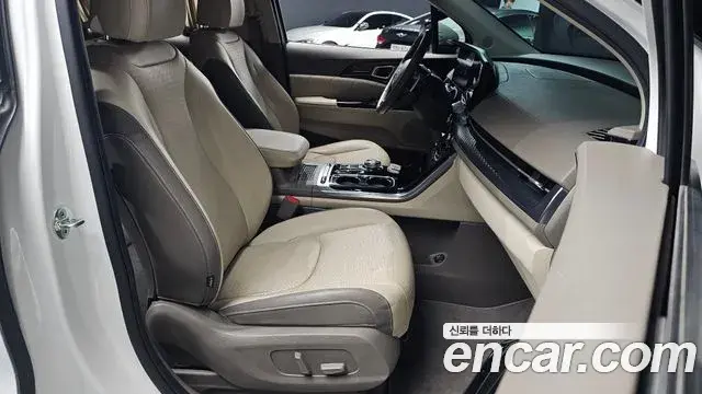 Kia Carnival 2021 — ფოტო 17/30
