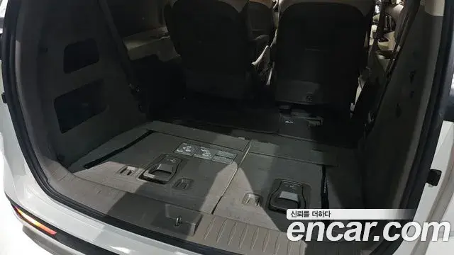 Kia Carnival 2021 — ფოტო 20/30