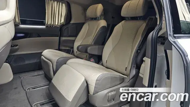 Kia Carnival 2021 — ფოტო 22/30