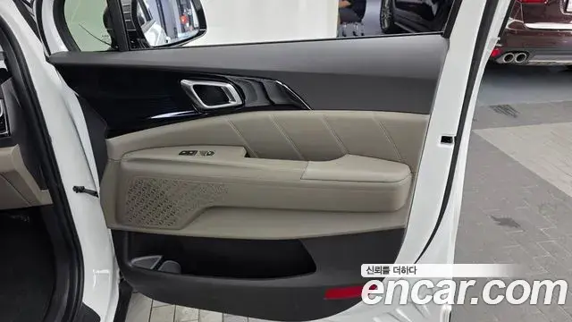 Kia Carnival 2025 — Şəkil 8/36