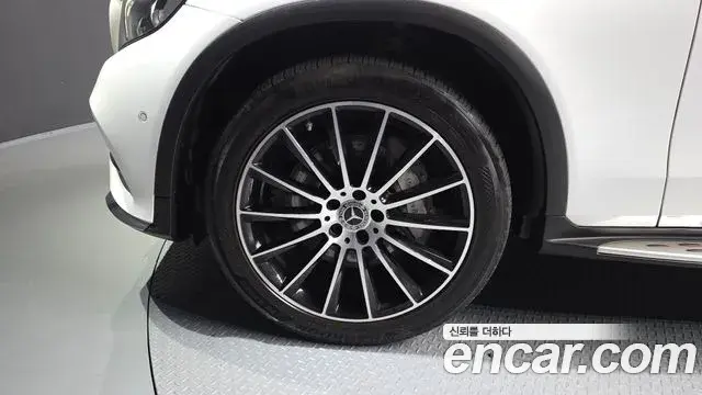 Mercedes-Benz GLC-Class 2019 — Şəkil 15/32