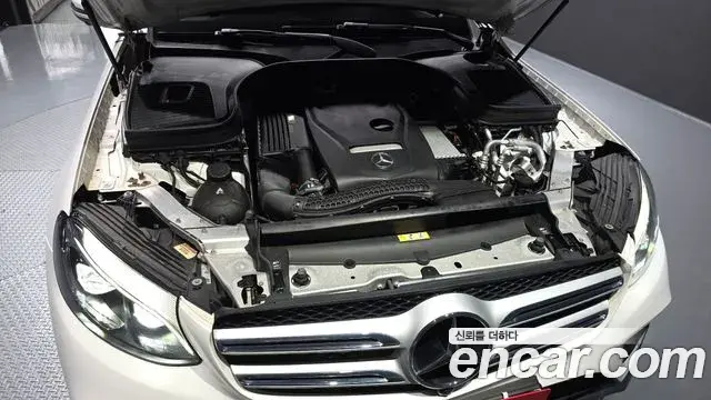 Mercedes-Benz GLC-Class 2019 — Şəkil 20/32