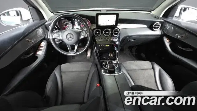 Mercedes-Benz GLC-Class 2019 — Şəkil 26/32