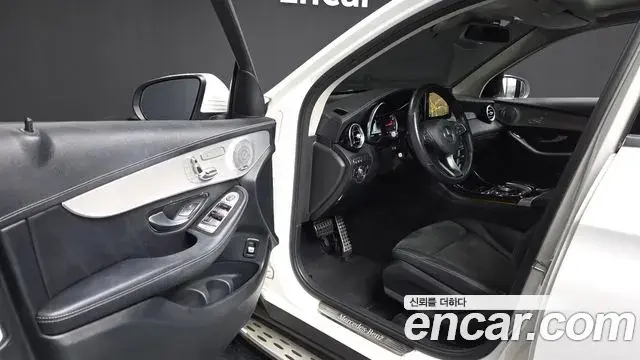Mercedes-Benz GLC-Class 2019 — Şəkil 9/32