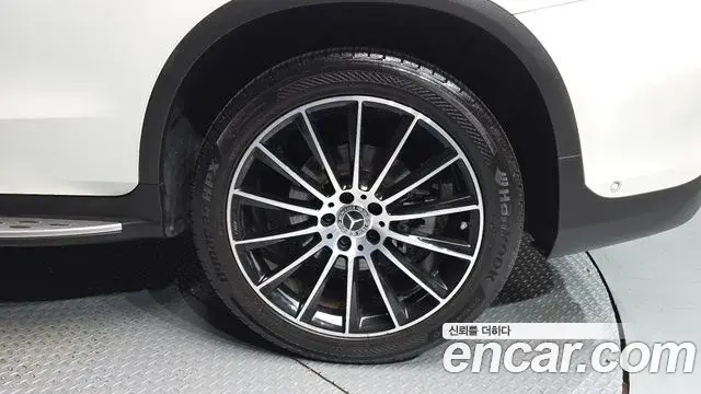 Mercedes-Benz GLC-Class 2019 — Şəkil 30/32
