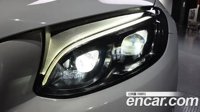 Mercedes-Benz GLC-Class 2019 — Şəkil 6/32