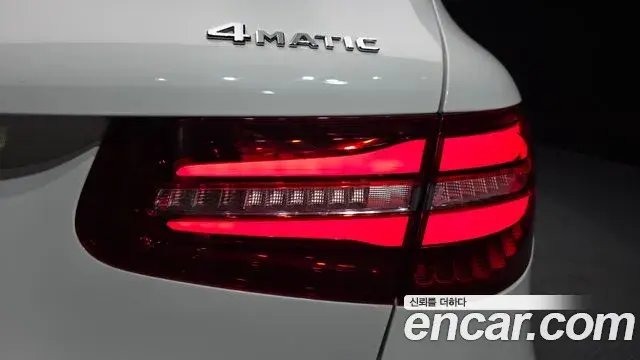 Mercedes-Benz GLC-Class 2019 — Şəkil 28/32