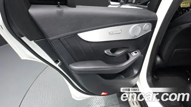 Mercedes-Benz GLC-Class 2019 — Şəkil 10/32
