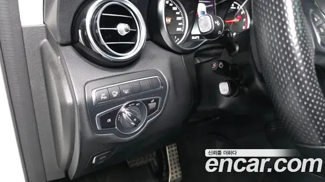 Mercedes-Benz GLC-Class 2019 — Şəkil 11/32
