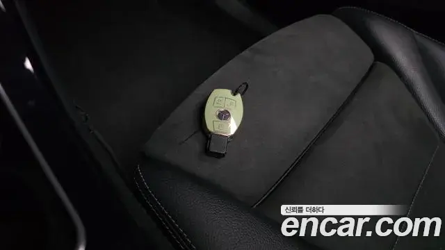 Mercedes-Benz GLC-Class 2019 — Şəkil 24/32