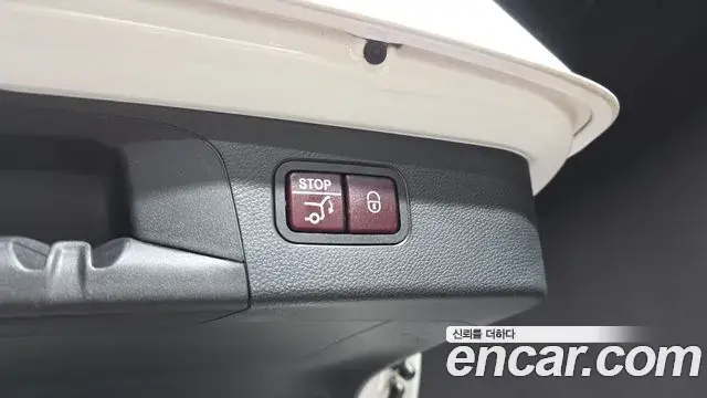 Mercedes-Benz GLC-Class 2019 — Şəkil 18/32