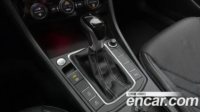 Volkswagen Jetta 2023 — ფოტო 23/34