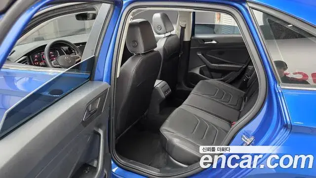 Volkswagen Jetta 2023 — ფოტო 32/34