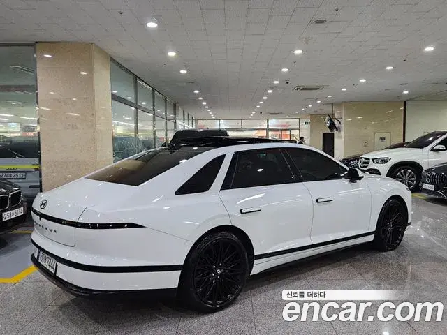 Hyundai Grandeur Hybrid 2022 — Photo 2/20