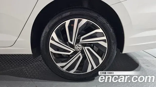 Volkswagen Jetta 2021 — ფოტო 22/34
