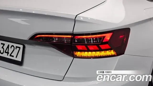 Volkswagen Jetta 2021 — ფოტო 7/34