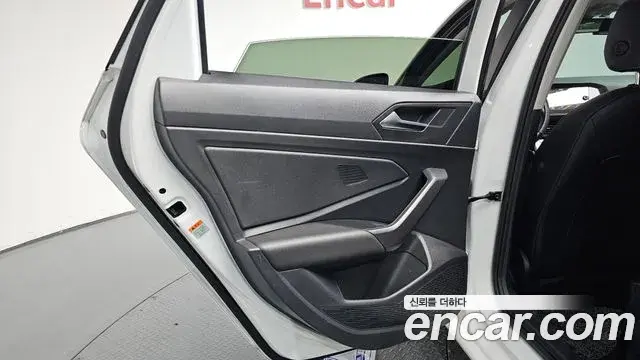 Volkswagen Jetta 2021 — ფოტო 19/34