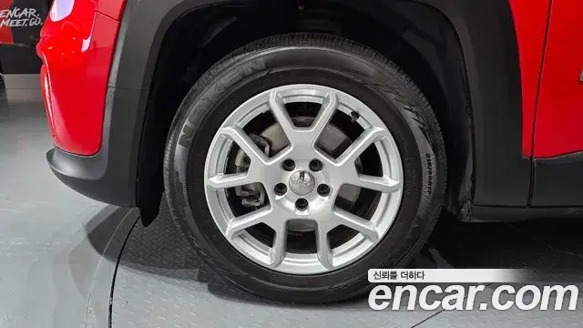 Jeep Renegade 2019 — ფოტო 32/32
