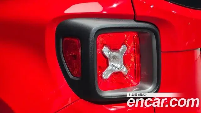 Jeep Renegade 2019 — ფოტო 30/32