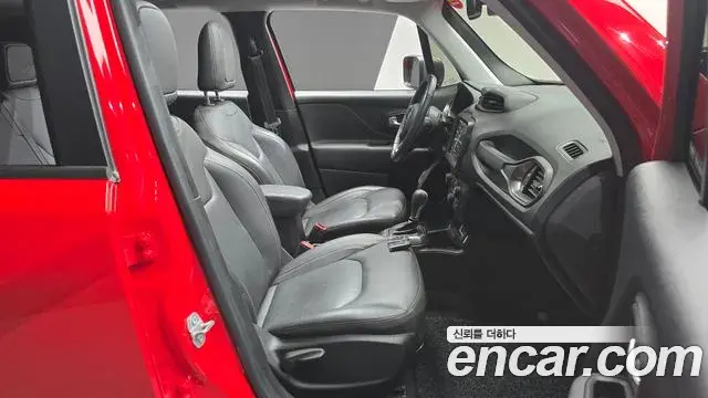 Jeep Renegade 2019 — ფოტო 15/32