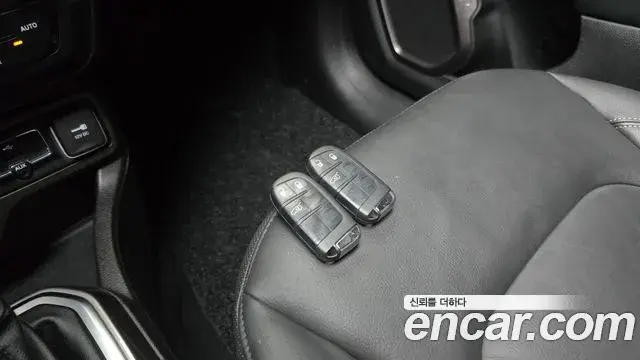 Jeep Renegade 2019 — ფოტო 6/32