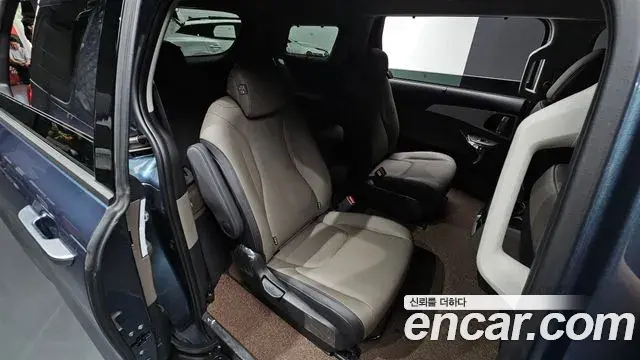 Kia Carnival 2024 — Şəkil 36/37