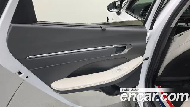 Hyundai Sonata Hybrid 2019 — Photo 8/37