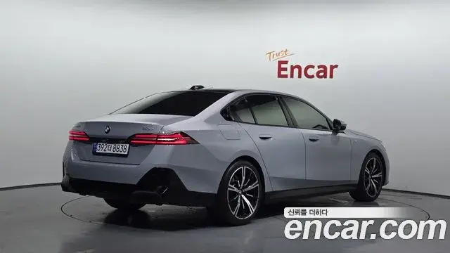 BMW 5 Series 2024 — Şəkil 23/35