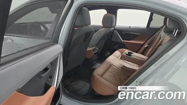 BMW 5 Series 2024 — Şəkil 31/35