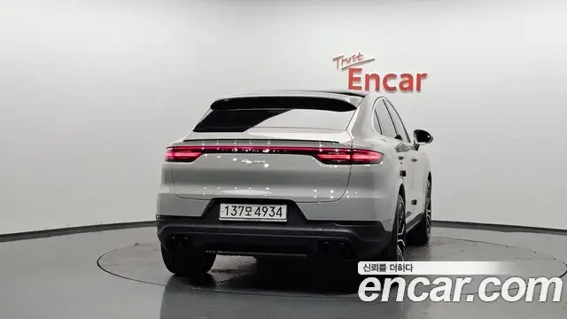 Porsche Cayenne 2023 — Photo 20/39