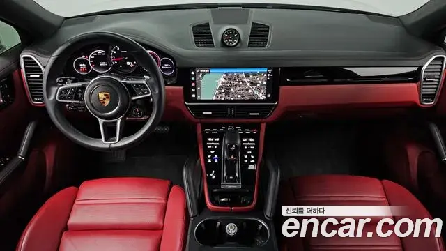Porsche Cayenne 2023 — Photo 38/39