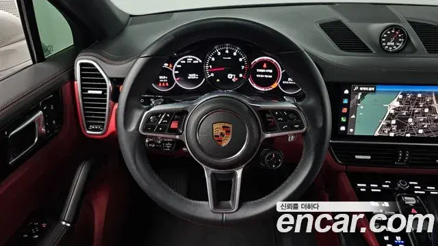 Porsche Cayenne 2023 — Photo 19/39