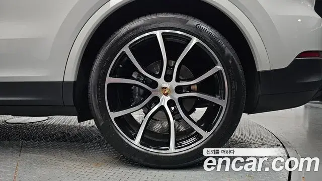 Porsche Cayenne 2023 — Photo 5/39