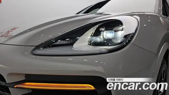 Porsche Cayenne 2023 — Photo 37/39