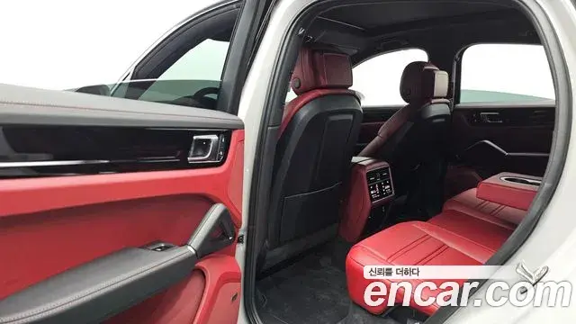 Porsche Cayenne 2023 — Photo 15/39