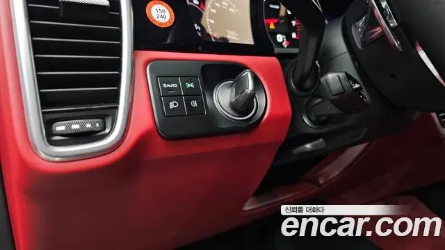 Porsche Cayenne 2023 — Photo 6/39