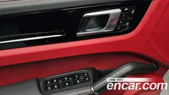 Porsche Cayenne 2023 — Photo 28/39