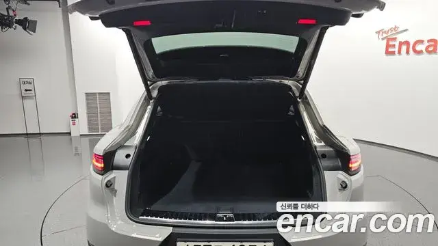 Porsche Cayenne 2023 — Photo 23/39