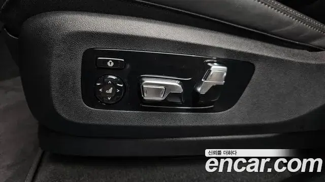 BMW X7 2024 — ფოტო 38/42