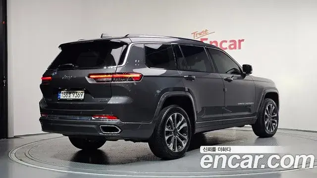 Jeep Grand Cherokee 2022 — ფოტო 19/33