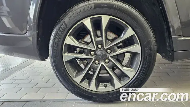 Jeep Grand Cherokee 2022 — ფოტო 11/33